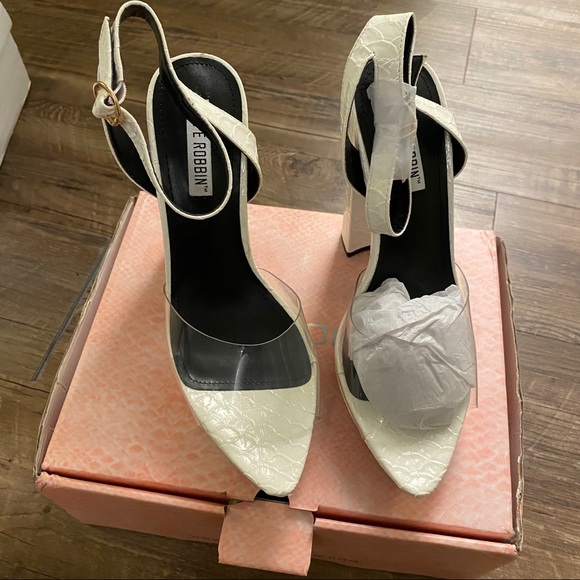 Cape robbin heels new - Picture 1 of 4